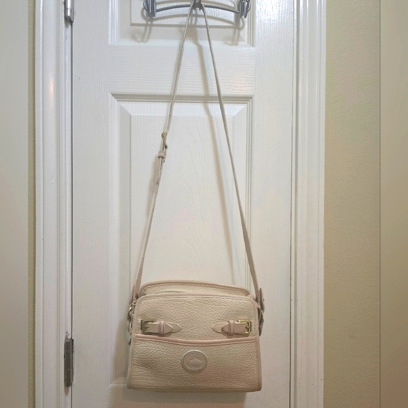 Dooney & Bourke Vintage Cream Leather Shoulder Bag with Buckle Rare - Picture 3 of 12